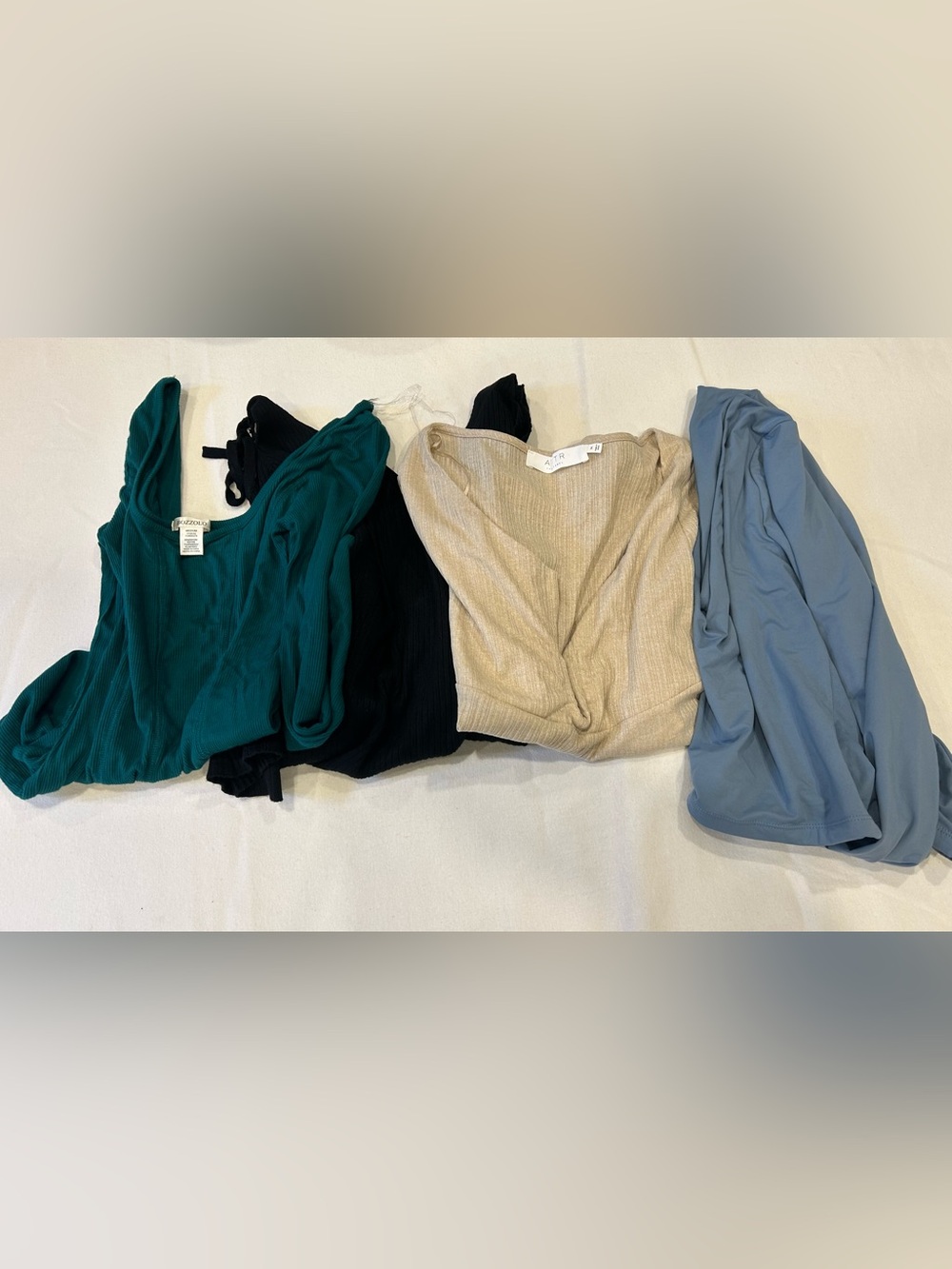 Women’s nice 4 top bundle
